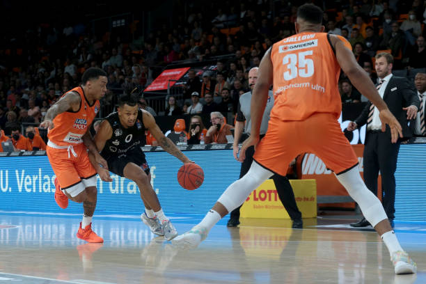 比赛中占据 比赛中占据